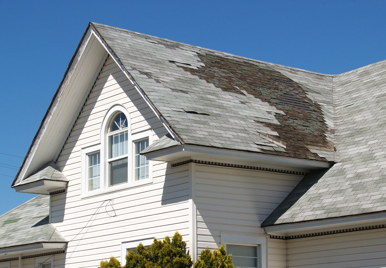 How To Handle A Leaky Roof In Winter